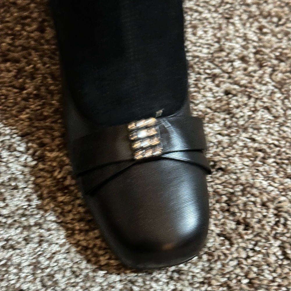 Brand new never worn knee high Gucci boots with zipper on side sz 39